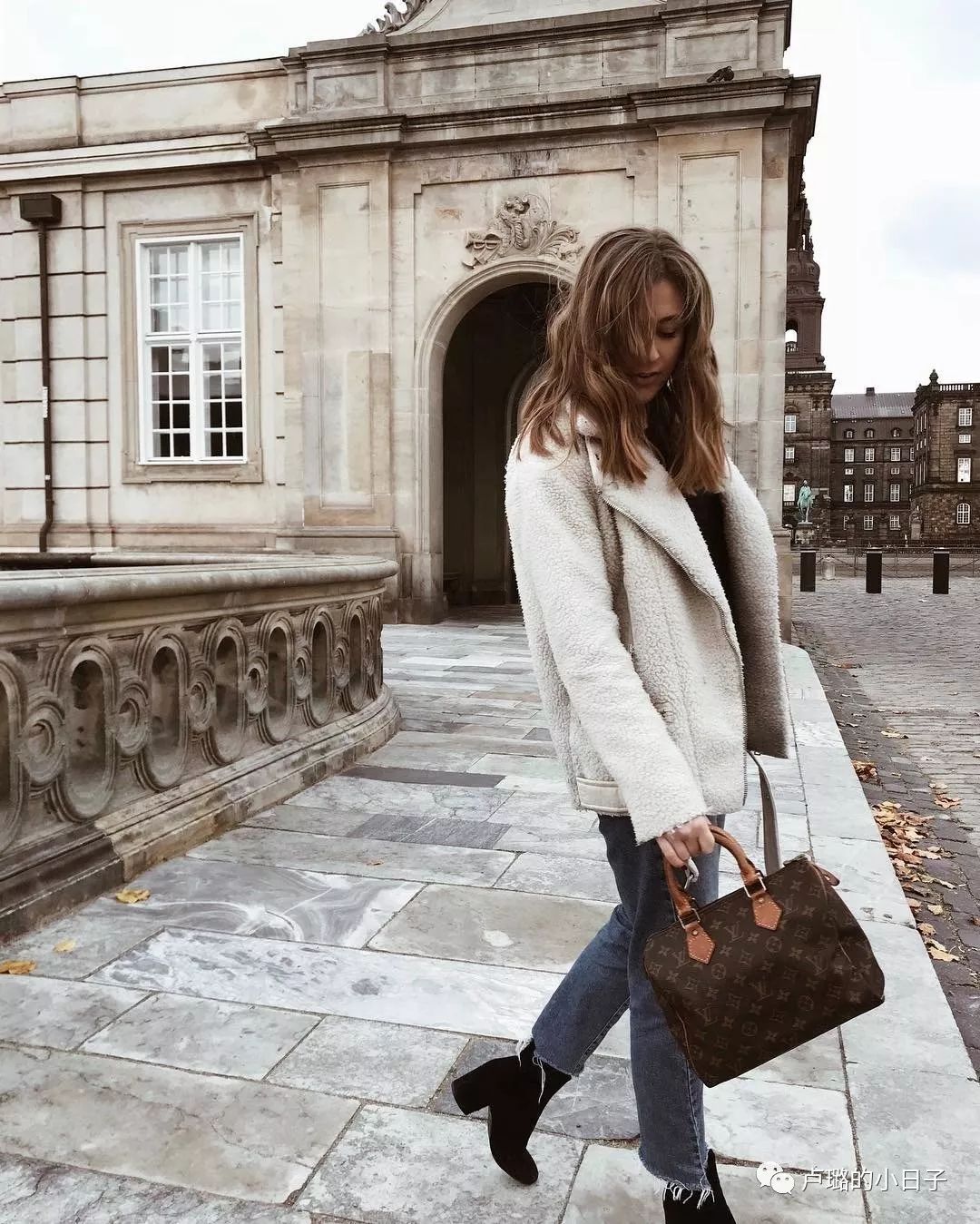 又轻又实用的名牌包,中国名牌包排行榜前十名及价位