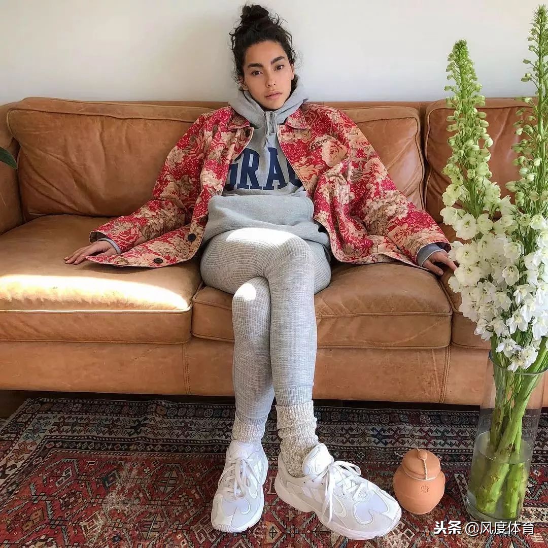 *窥偷**女神AdrianneHo的ins照片，我仿佛打开了新世界的大门……