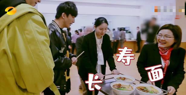 牛犇老师真的是宝藏大爷了！从影70年，人狠话不多，满满正能量！