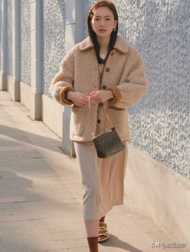 羊羔毛外套会显得很廉价吗,羊羔毛羽绒服是不是显得廉价