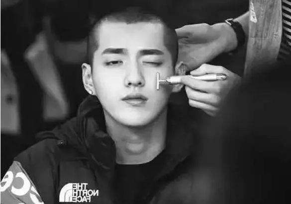 真的不是来搞笑的,樱花妹对小V脸的执着我是真的服!