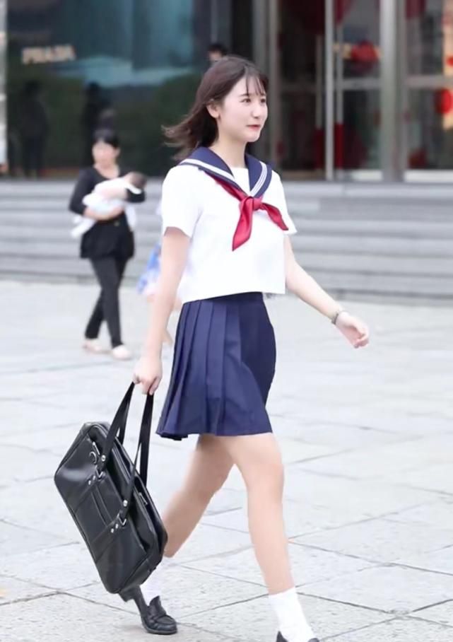 6月份可以穿小白鞋,学生党适合什么足球鞋