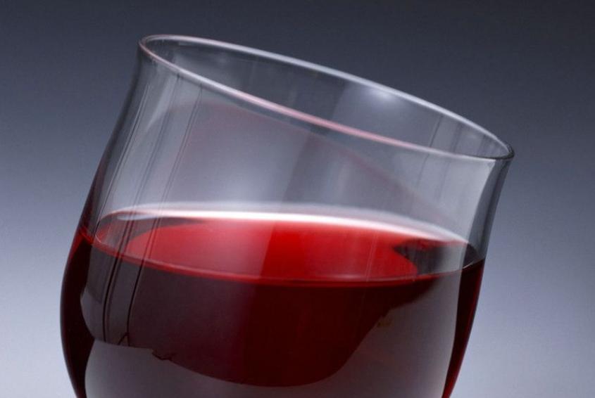 如何制作色泽红润的葡萄酒,自制葡萄酒最正宗的方法图解