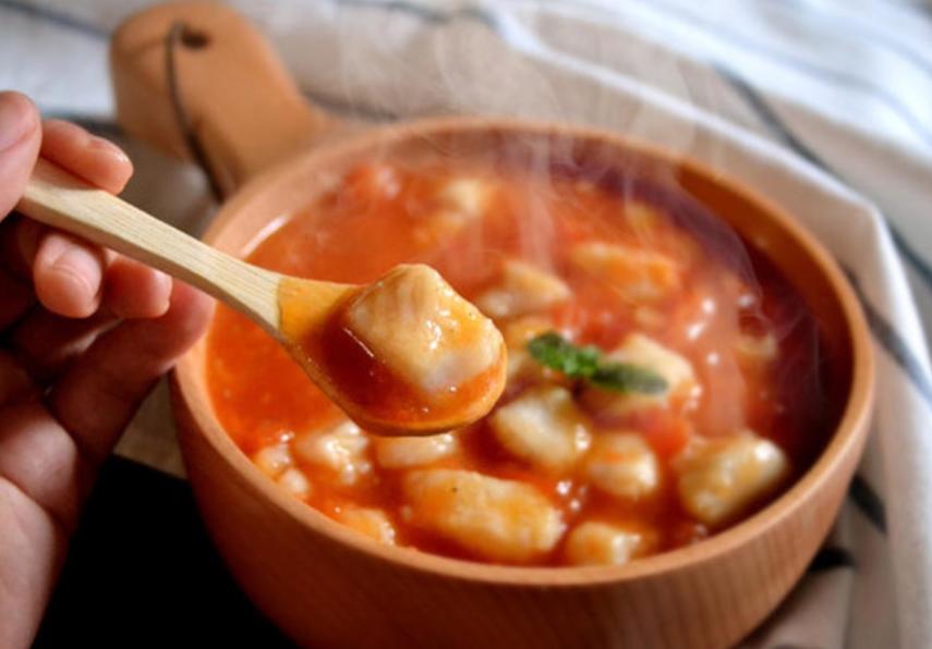 番茄鱼怎么做汤色好看,番茄鱼怎样做好吃而且简单