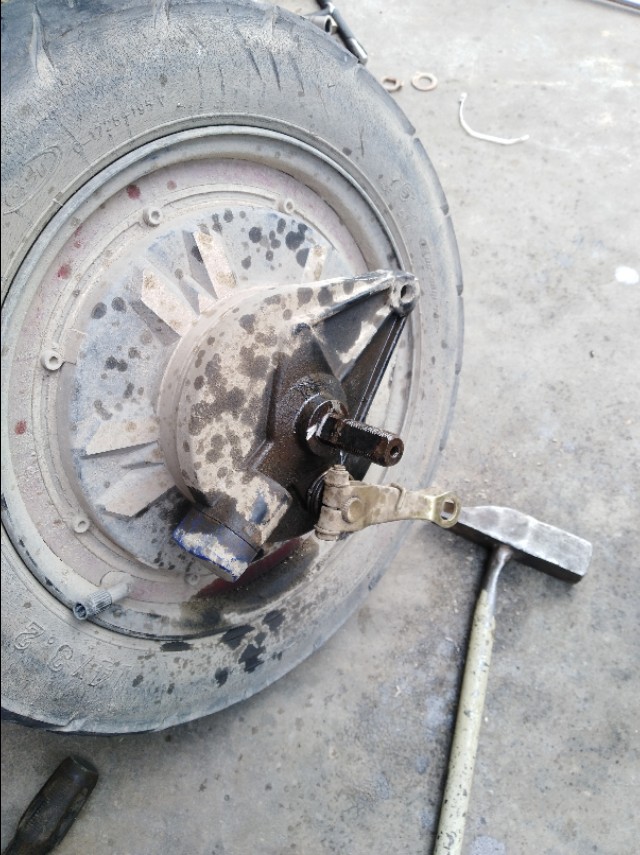 电动车电机生锈卡死了怎么处理,电动车刹车鼓生锈拆不掉怎么办