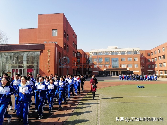 抚顺市雷锋中学荣膺“全国三八红旗集体”荣誉称号