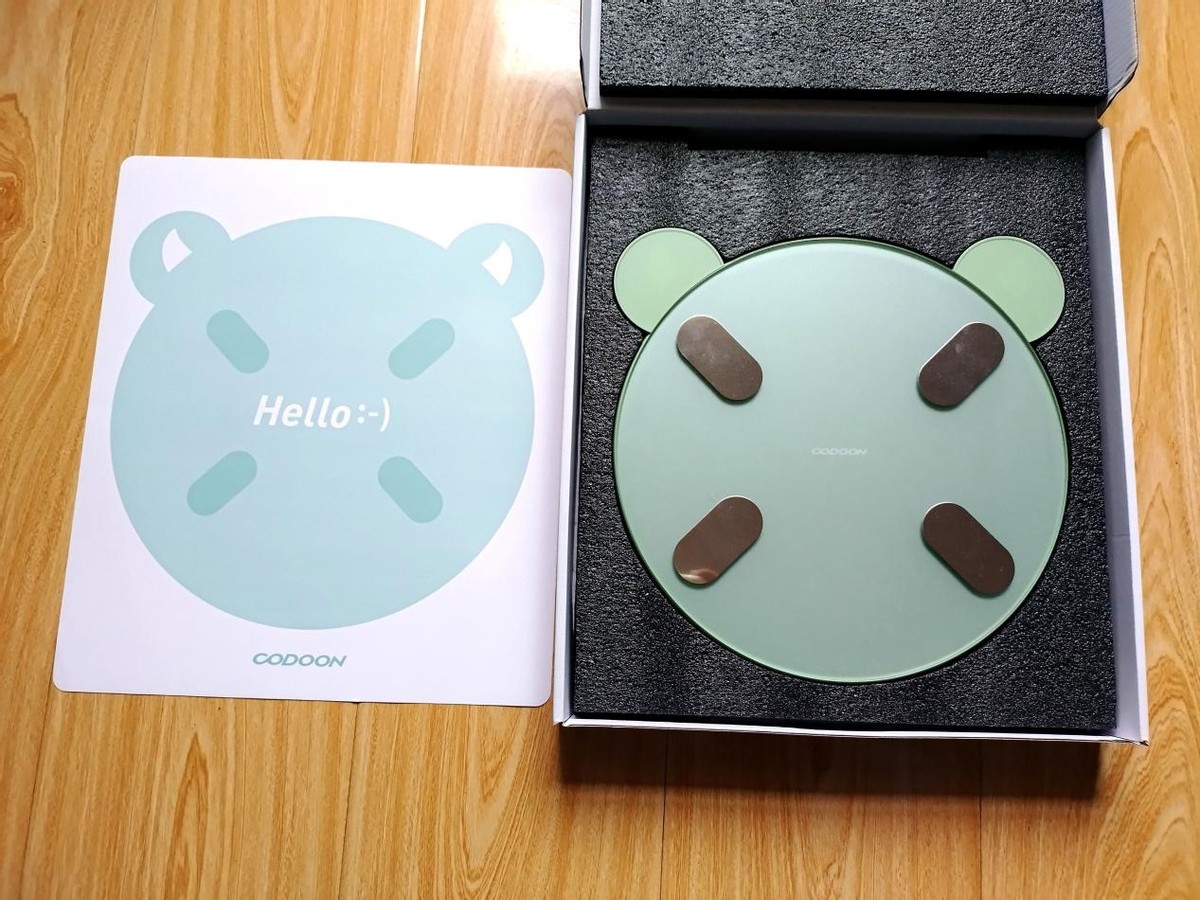 咕咚智能体脂秤,人在吃秤在看书法