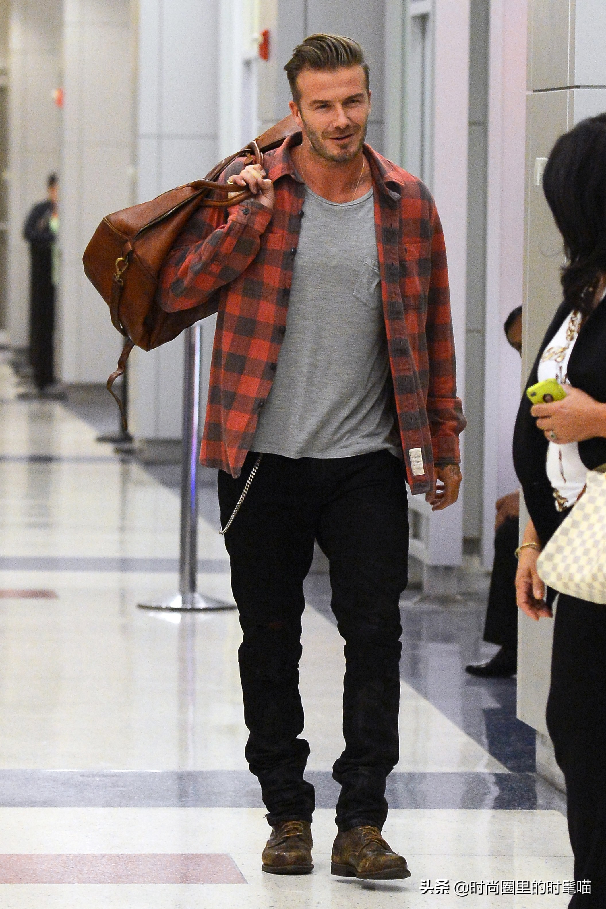 贝克汉姆穿搭西装,贝克汉姆穿黄衣服