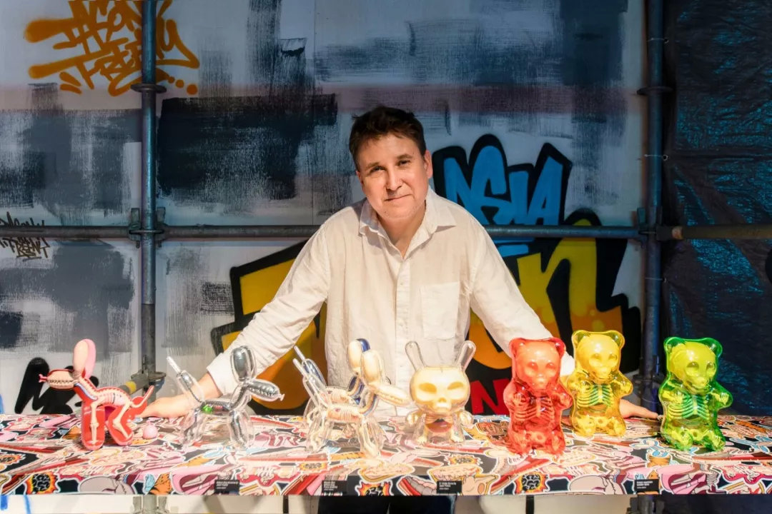 他肢解卡通人物，不但没毁童年，还倍受追捧