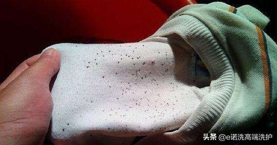 怎样去除衣服上的霉斑黑点,衣服上黑汗斑霉斑怎么去除