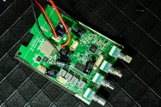 艾特铭客金刚6*力暴**拆解，Bose喇叭德州IC豪华堆料震撼音效