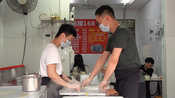 藏在水库的“阿姨街”，人均20块胖成猪