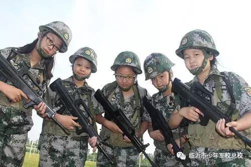 少儿军事夏令营暑假班,军事夏令营助力孩子们实现蜕变