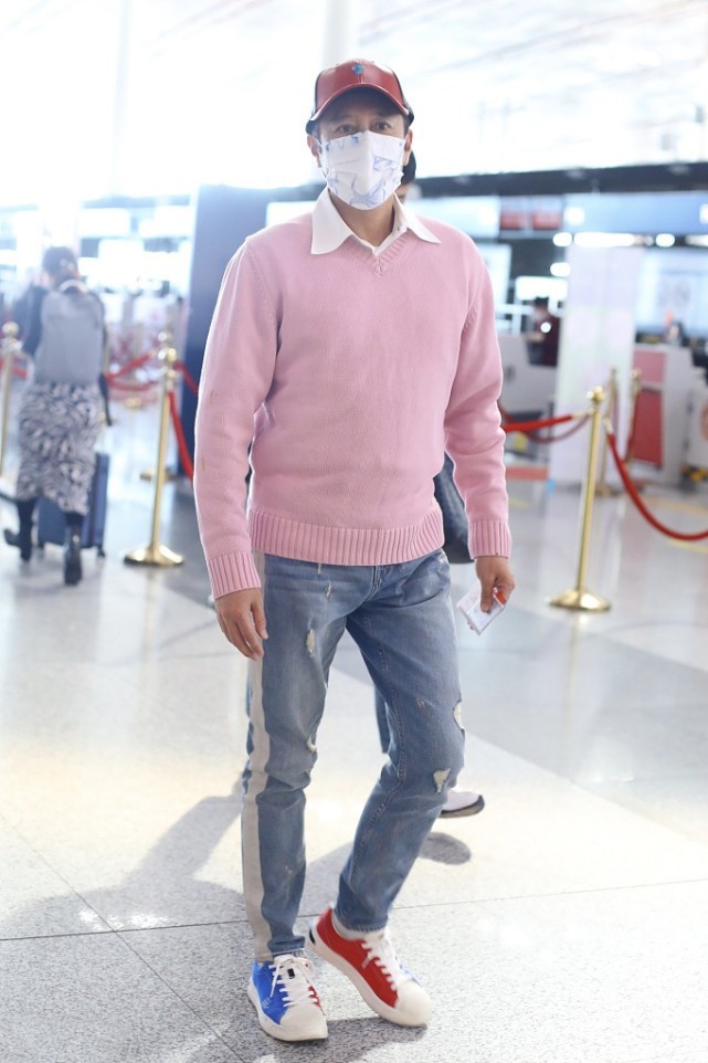 蔡国庆夹克搭配图片,蔡国庆春秋土黄色裤子穿搭