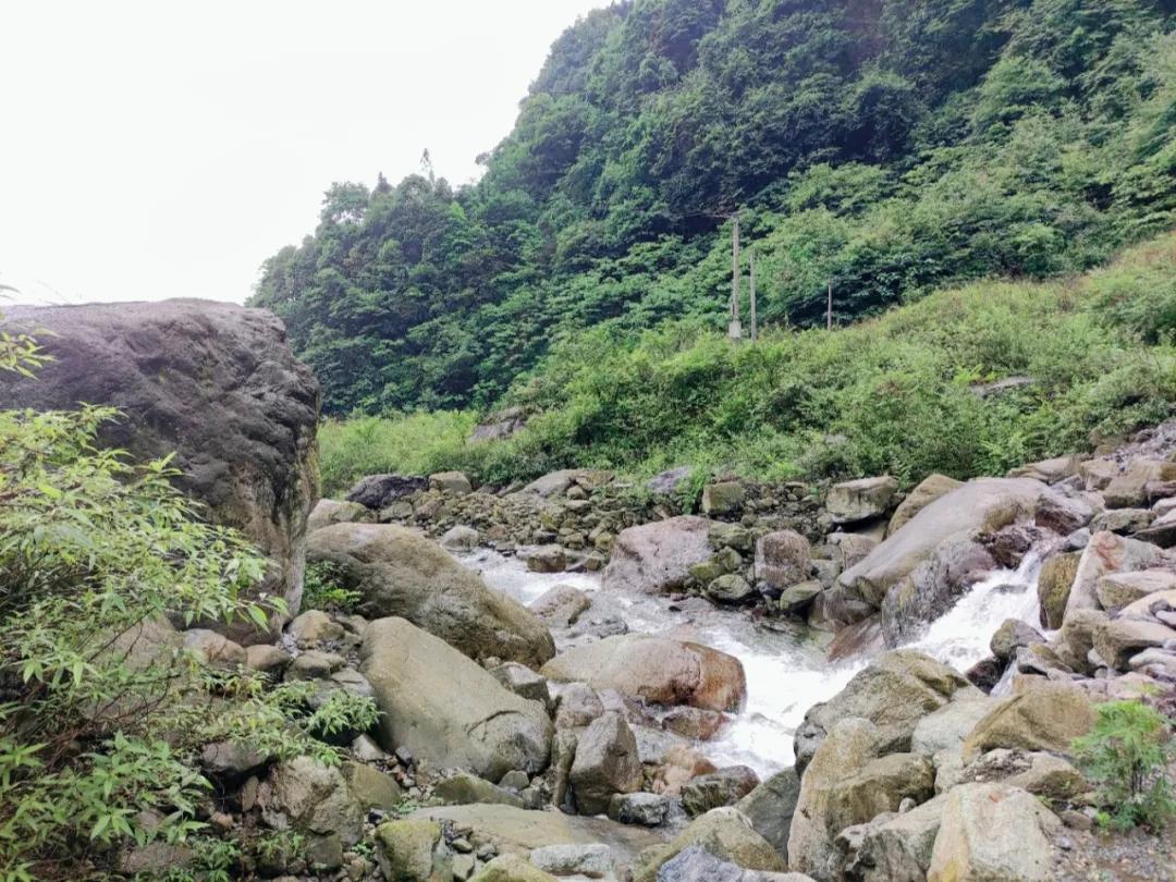 成都周边凉快又可以耍水的地方,成都周边哪有耍水的地方