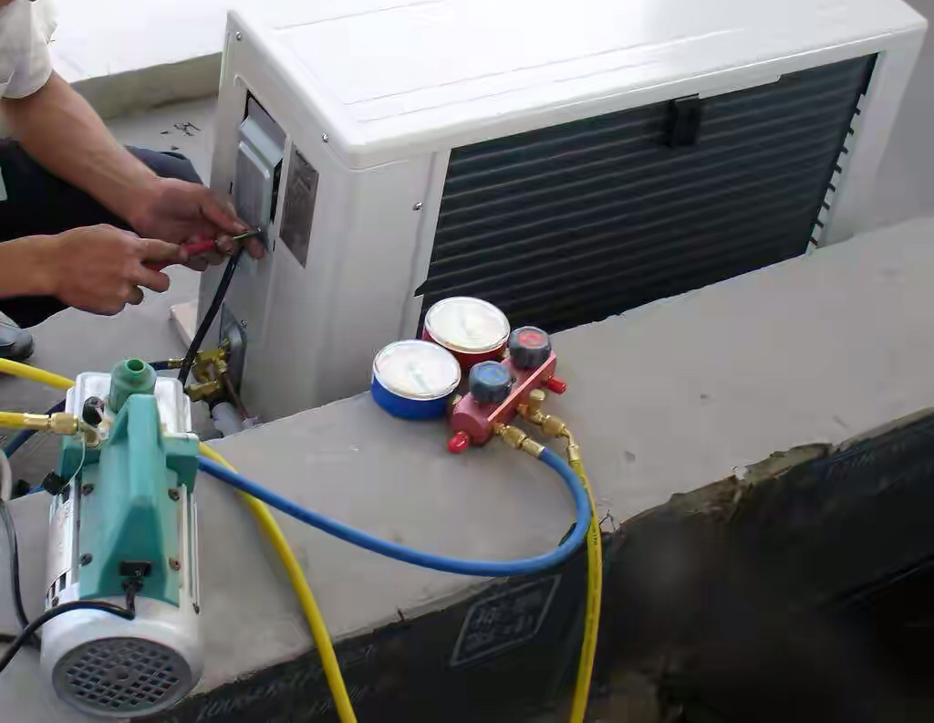 空调抽真空与不抽真空区别,空调师傅抽真空后又放了点气