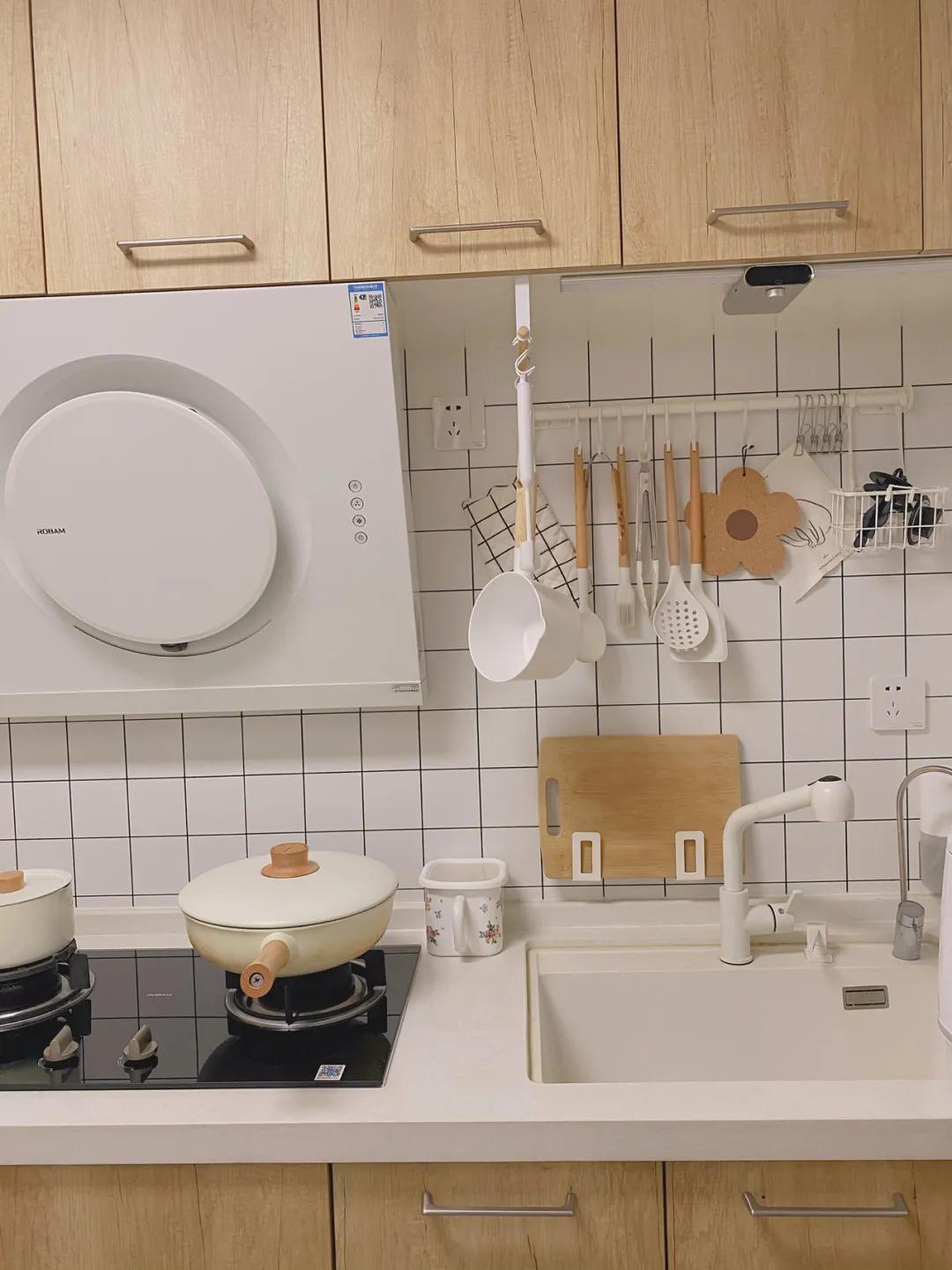 又一独居女孩爆红！买下60m²二手房，仅花4.5W装成全能“大胃王”