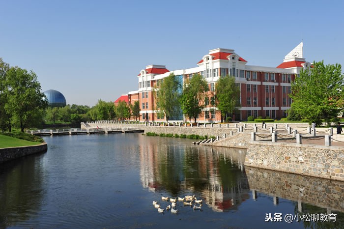 又有七所学院更为大学，名气提升，在校生：赚了！