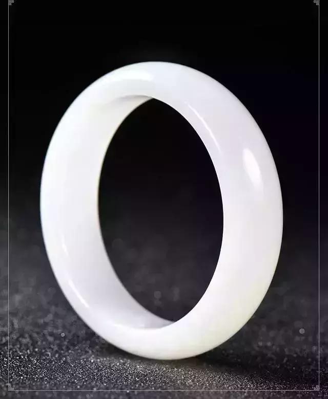 人体的汗液真的可以滋润玉石吗,人体的汗液有药物价值吗