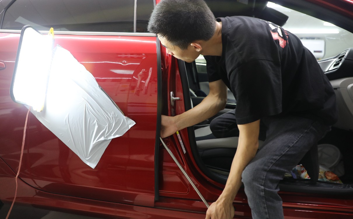 汽车车门小凹陷处理妙招,比亚迪车门凹陷钣金修复多少钱