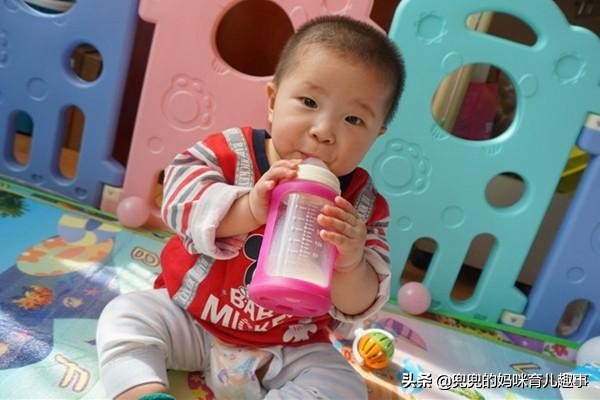 孩子大了就别再用奶瓶,孩子尽量不要用吸管杯