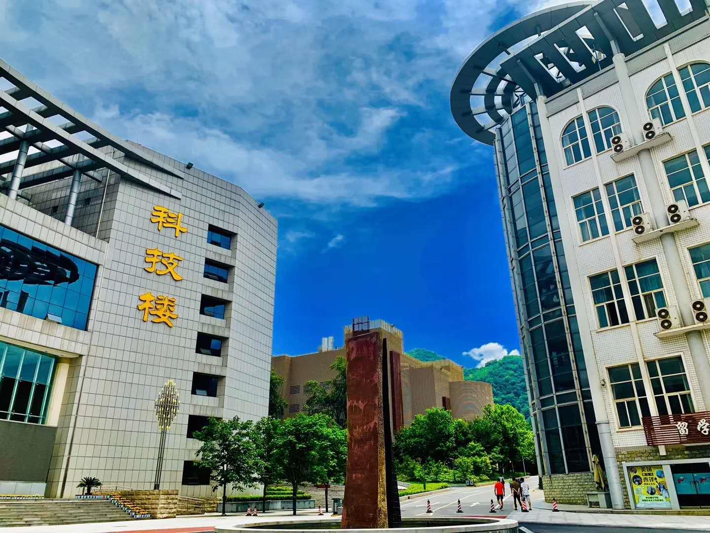 20岁在校大学生用小程序创业，年营收超100万，如何做到的？