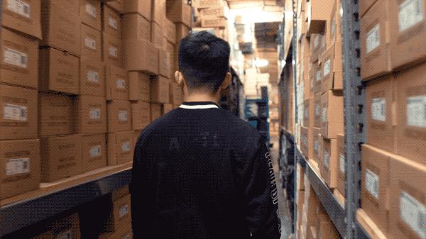 90后中国鞋王,中国90后在美国卖鞋