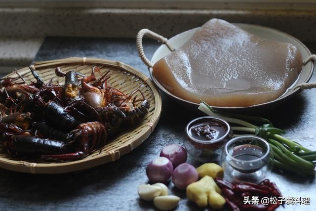 看到了就如获至宝定会买回家，配上剁辣椒炒一盘，酸辣滑嫩好过瘾