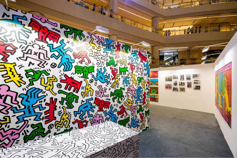 嘻哈风彩色着装,嘻哈色彩潮牌服饰