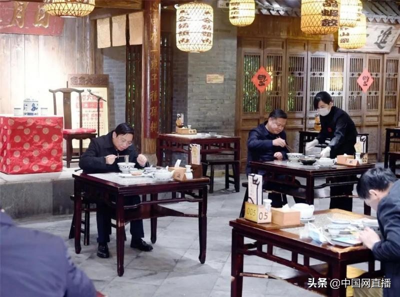 省部级官员去*京大南**牌档,吃了一份鸭血粉丝汤