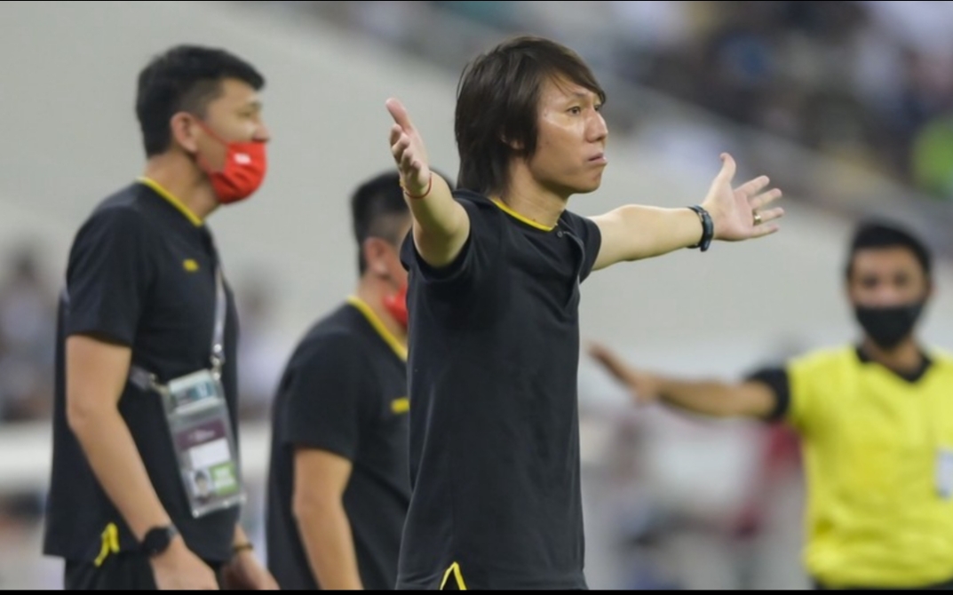 足球#开翻航母的索尔斯克亚比不会用归化的李铁更早下课？