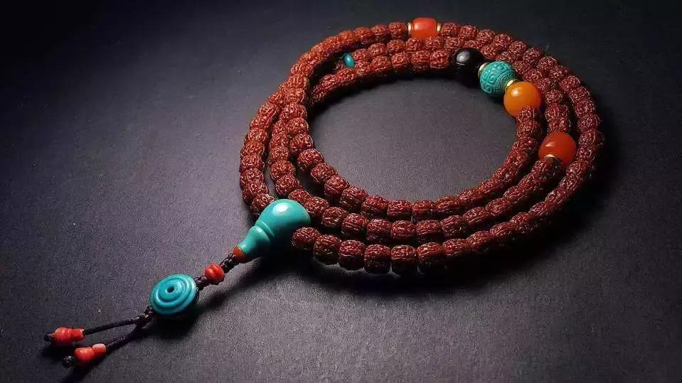 佛珠手串别乱戴图片,小叶紫檀手串戴左手还是戴右手