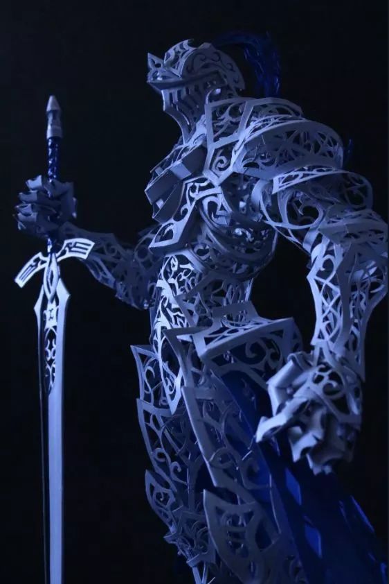 小哥用废纸盒惊艳27万人,跟他一比,我简直是手残