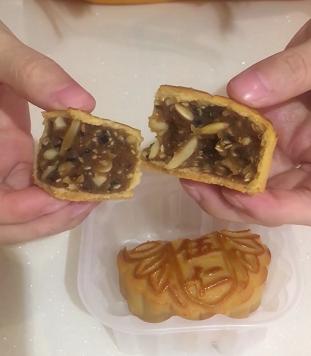 月饼大圆饼测评,四大名牌月饼大比拼