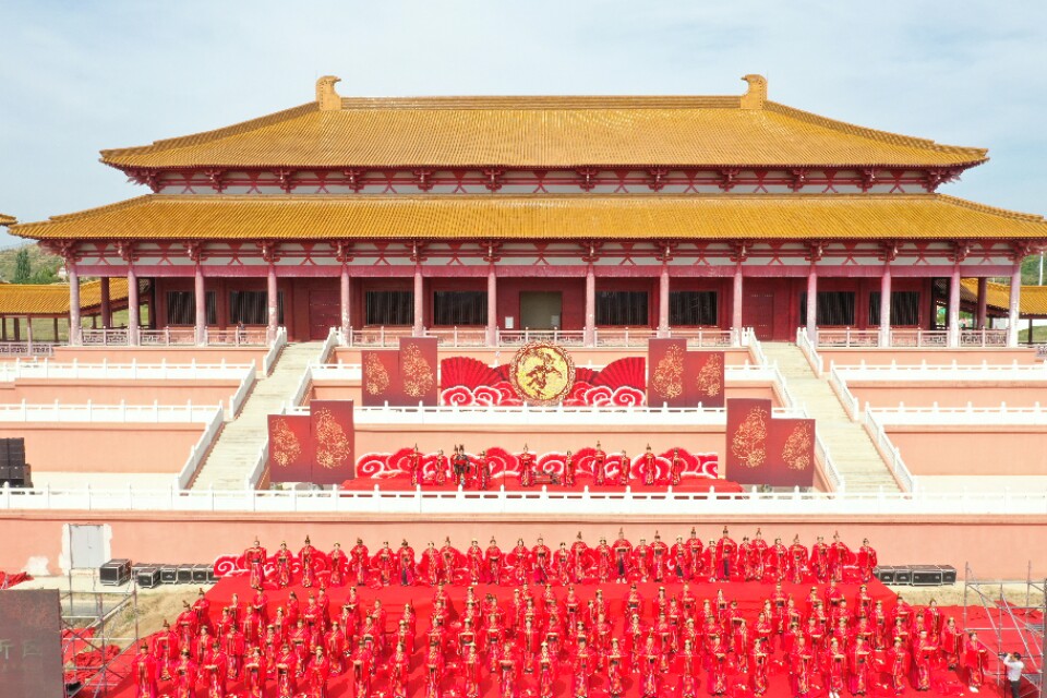 兰州新区举行“缘定新区筑爱一生”集体婚礼