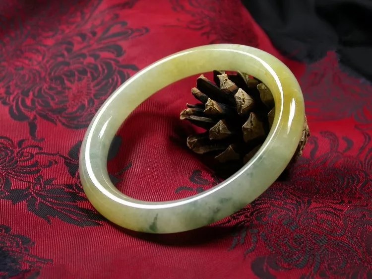 夫妻买下原石,8000元切出8万的翡翠原石