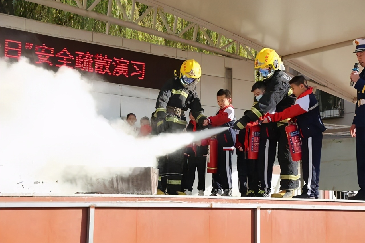 消防日——包钢实验二小开展“11.9全国消防宣传日”系列活动