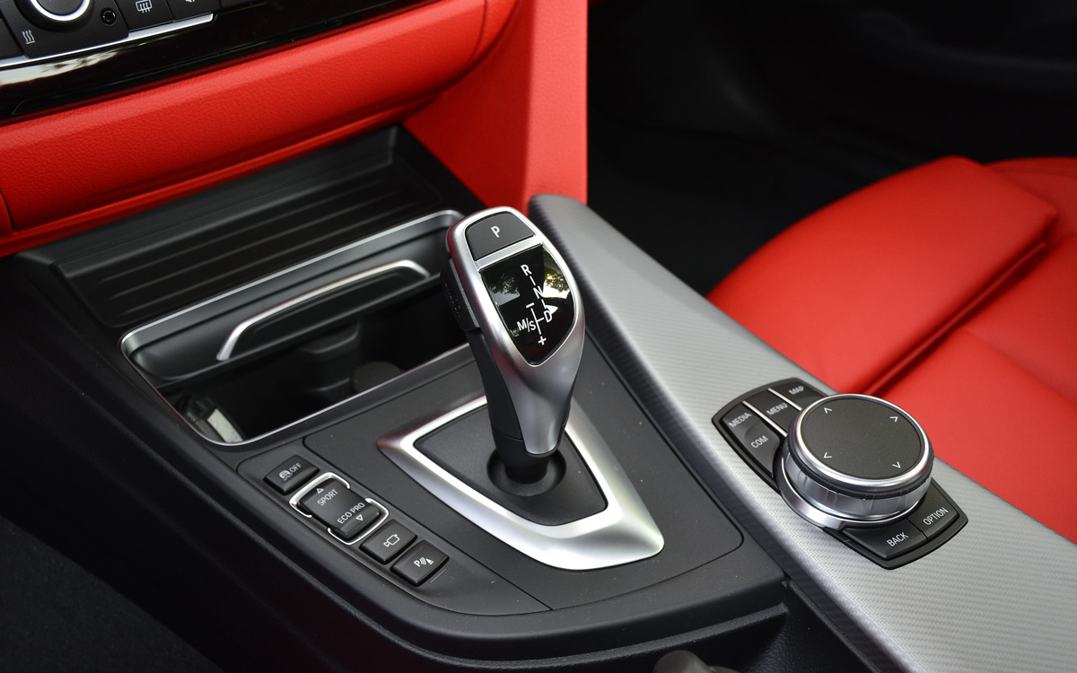 纯粹的“3系”，5.8s破百，配无框车门，原装进口还可选敞篷