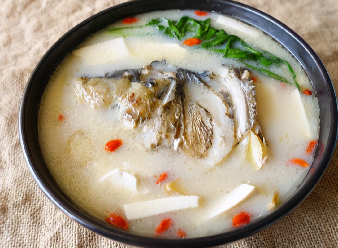 鱼头汤怎么做才能汤白,鱼头汤怎么做鱼汤鲜