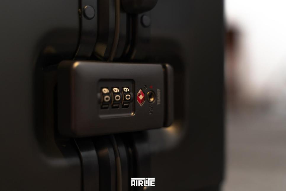 出行必备超轻耐用行李箱,好看实用才推荐出行必备行李箱