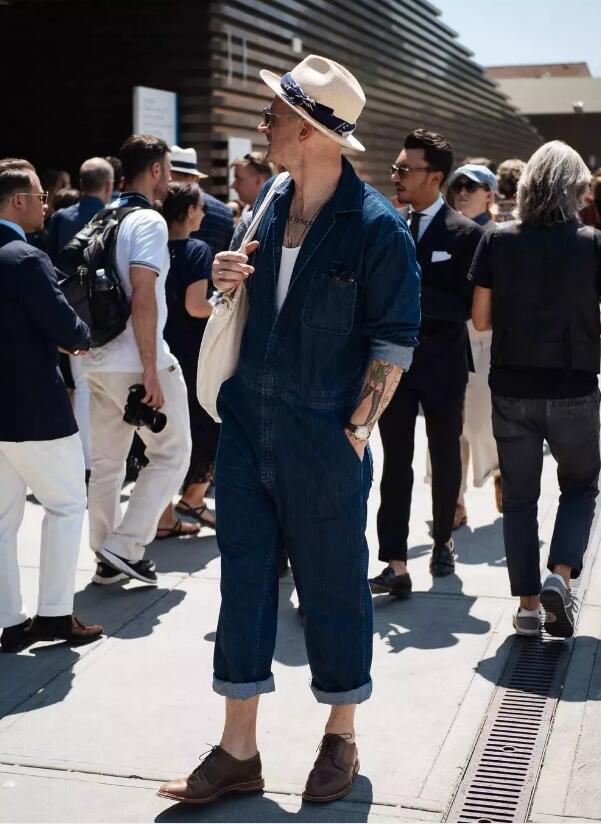 5个男生卷裤腿神技，你一定要学！别再和插秧队队长赵四一样了！