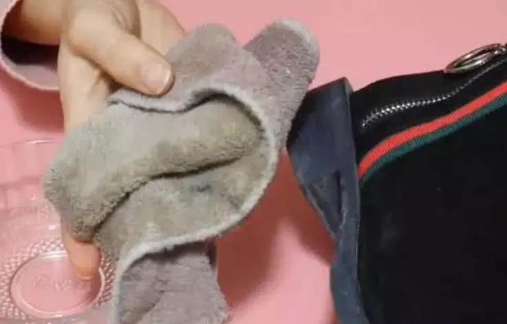 绒面鞋的正确清理方式,卡其色翻毛绒面鞋子脏了怎么清洗