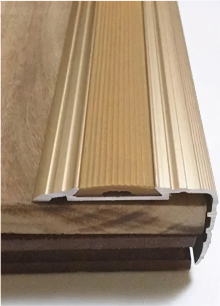 铺设木地板要找平,铺设木地板前的基层处理