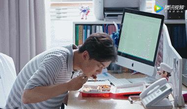 穿高领衣服脖子难受综合征,穿低领也会难受是不是衣领综合征