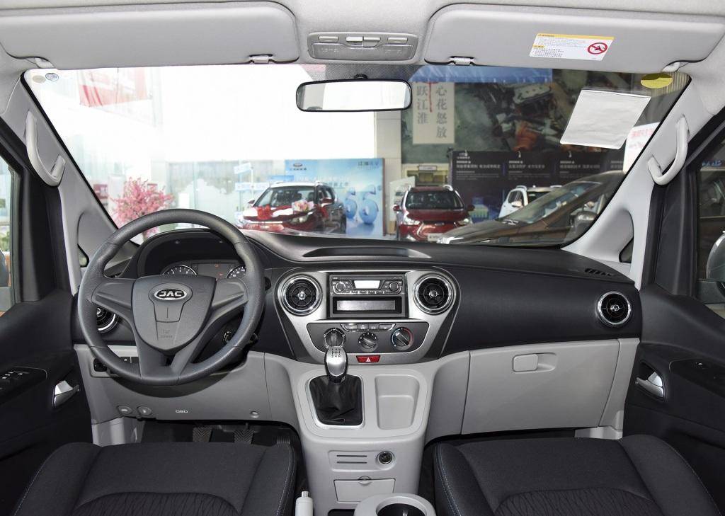 五菱宏光v和瑞风m3哪个好一点,7万左右的mpv7座最值得购买的车