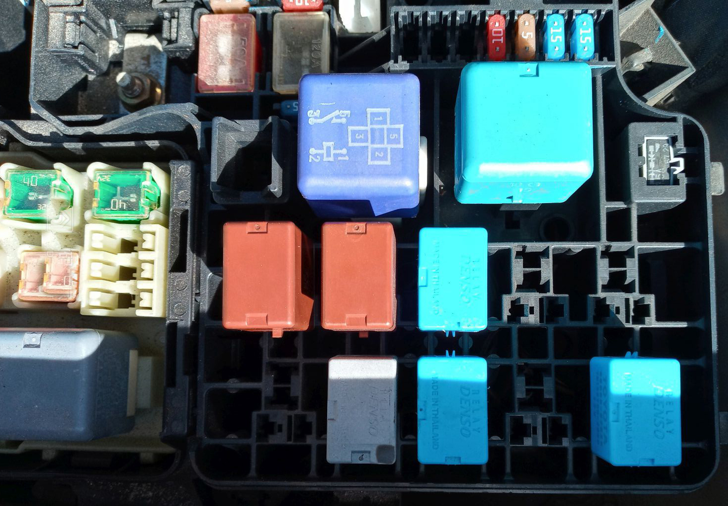 轿车散热风扇不转导致开锅,汽车散热器开锅怎么解决