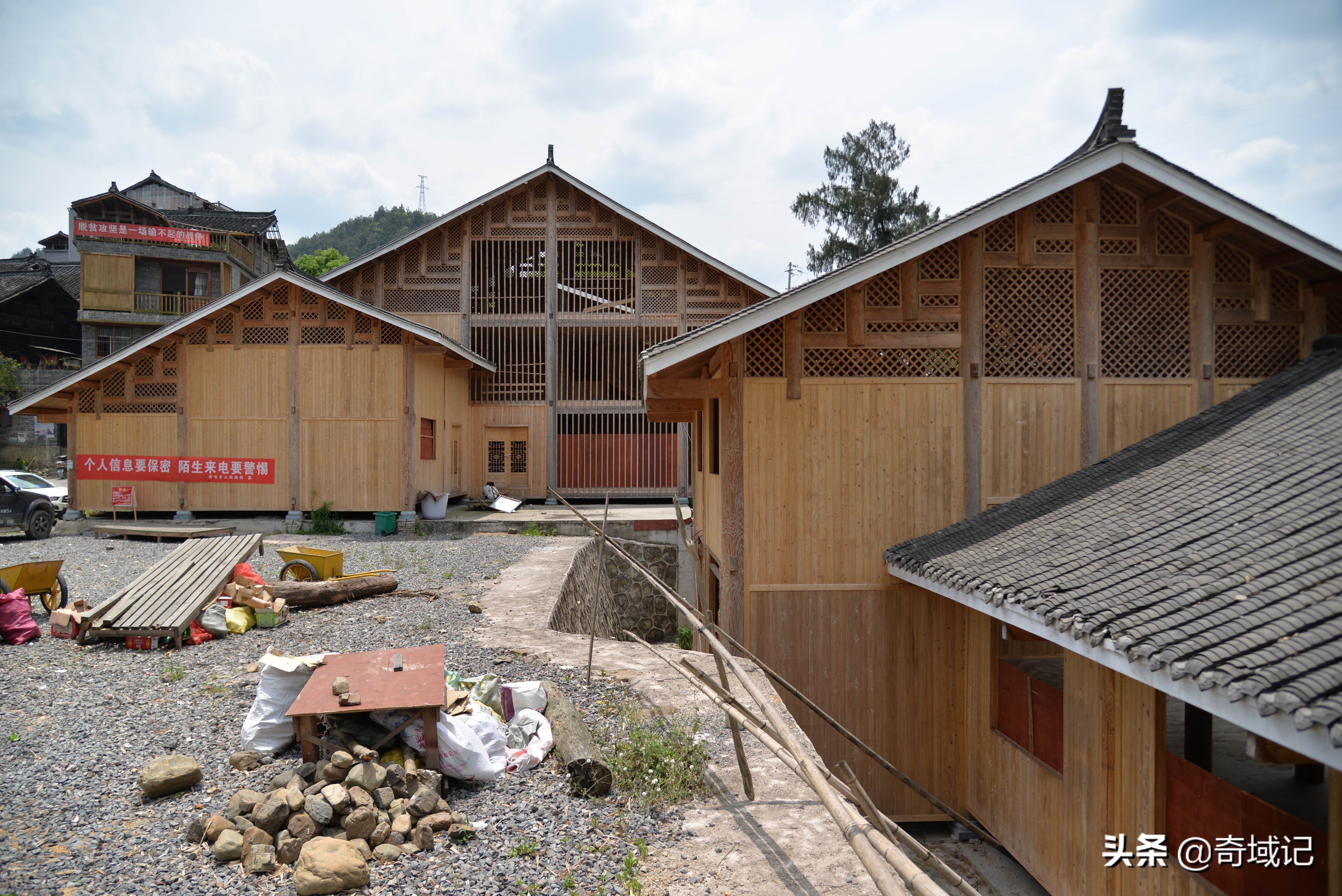 贵州苗族最长独木龙舟赛视频,贵州黔东南龙舟长滩