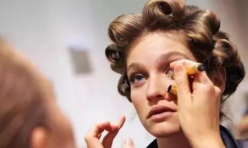 女装店营销100个技巧,女装店吸引顾客进店的营销方案