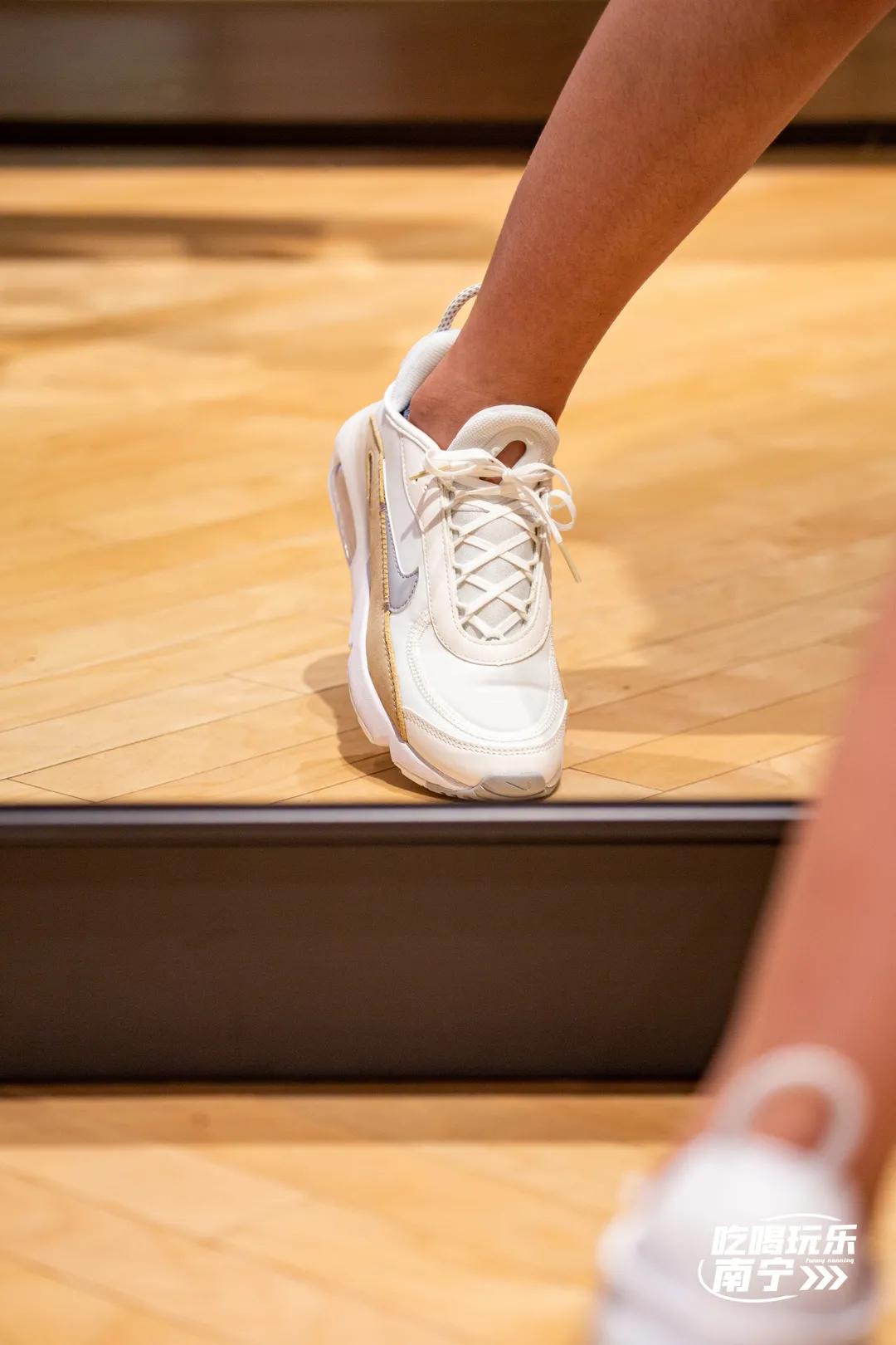 深受年轻人喜爱商品,深受年轻人喜爱的快消品