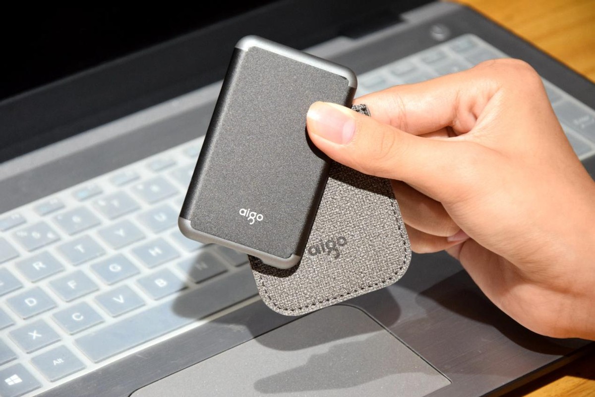 薄如iPhone7小似火柴盒,大容量高速传输不掉速,爱国者S7Pro体验